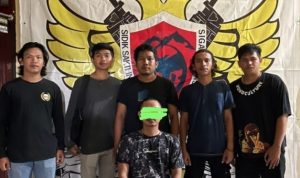 IMG-20230112-WA0091 Keterangan Foto: Pelaku judi online sa'at diamankan di Mapolres Bima